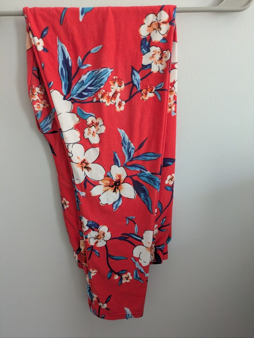 Super Soft Super Stretch Leggings L-XXL Coral With Blue And White Floral Print